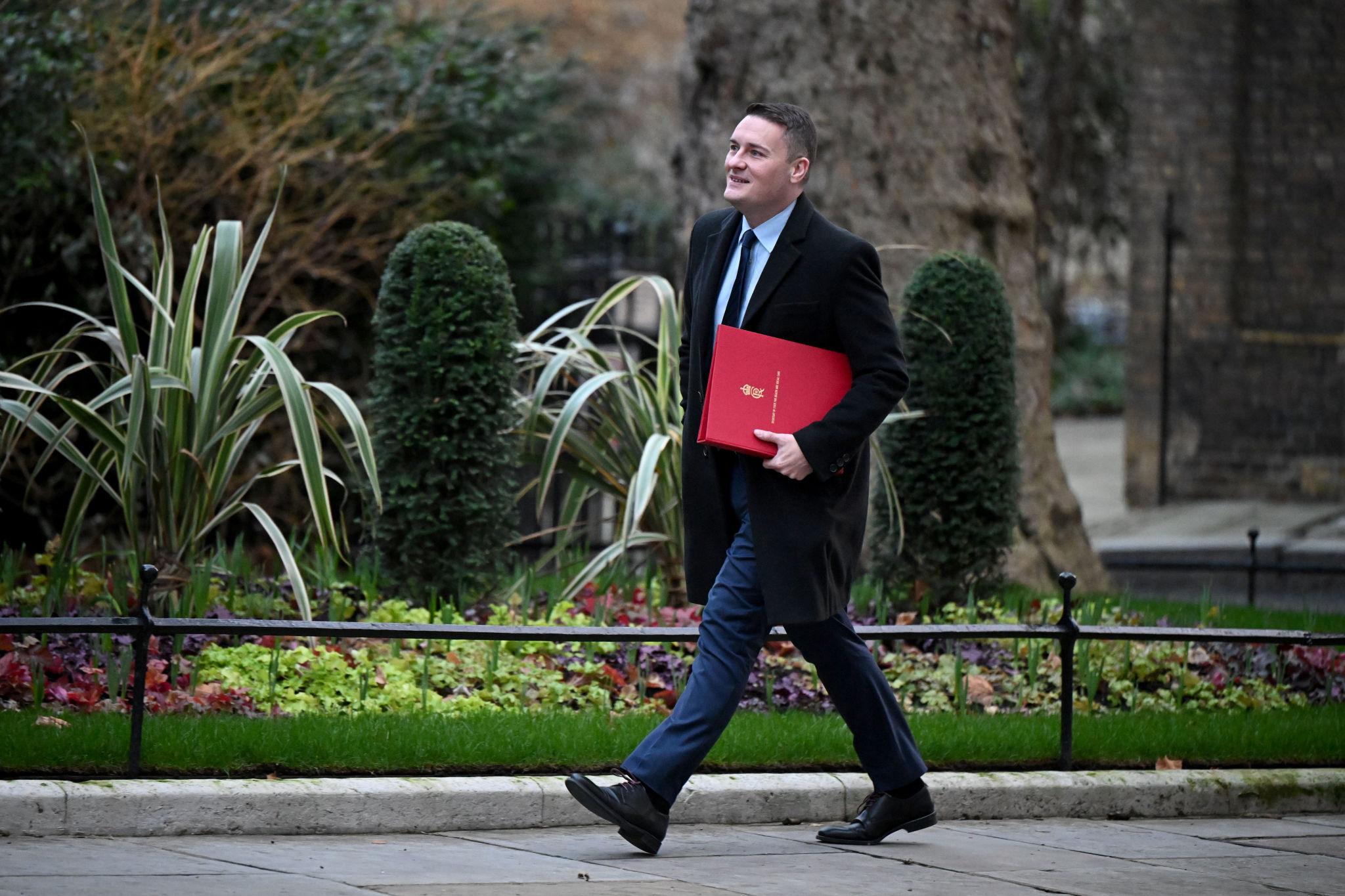 Starmer Faces Growing Cabinet Revolt as Leadership Pressure Intensifies in London 2026 2 Westminster Parliament during UK political leadership tensions in 2026