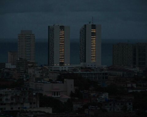 Cuba energy shortages force hospitals to rely on generators