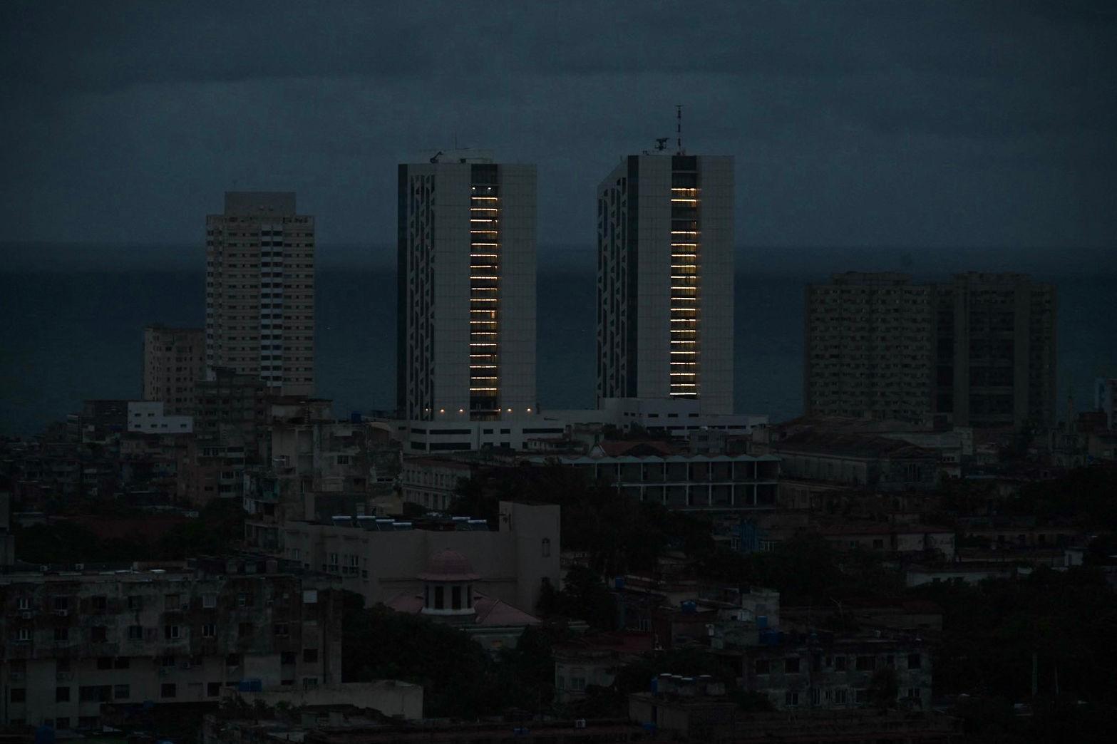 Cuba energy shortages force hospitals to rely on generators