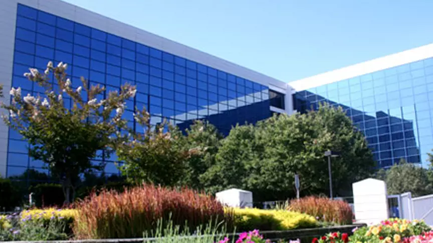 Intel Manufacturing Delays Deepen in California 2026 3 Intel manufacturing delays slow advanced chip production inside fabrication cleanrooms