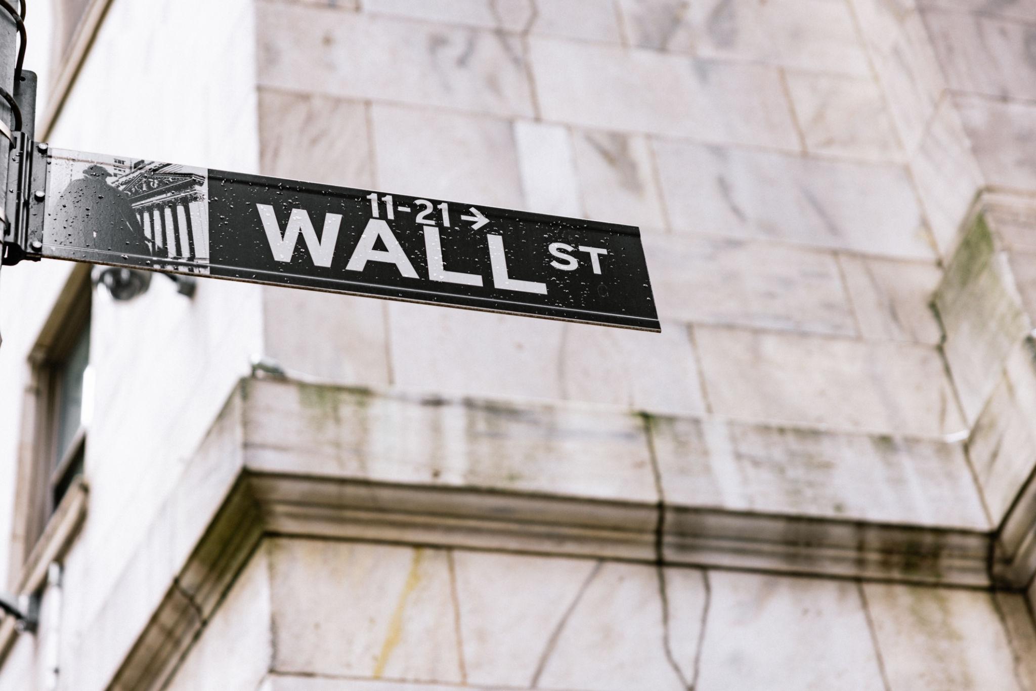 Wall St Futures Jump Higher as Middle East Peace Hopes Lift Global Markets 1 Middle East peace markets support gains on NYSE trading floor