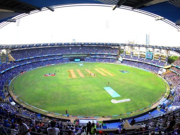 Mumbai IPL Thriller Sends Playoff Race Into Chaos After Allen Century in 2026 4 Green supports Allen during crucial IPL playoff race match