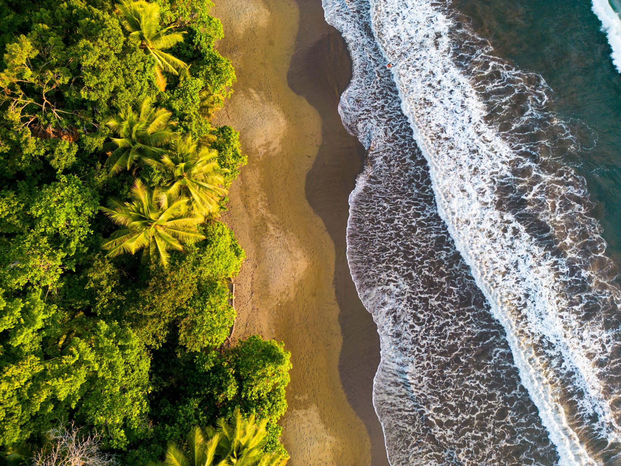 Central America seismic activity with offshore epicenter near Costa Rica