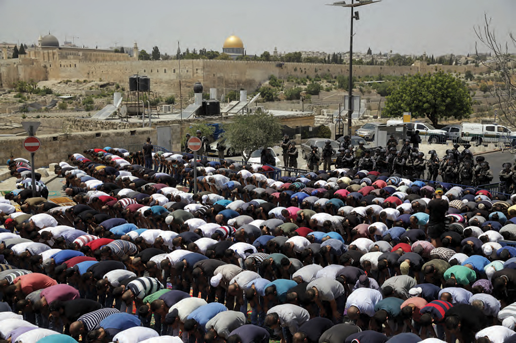 Israel Palestine tensions as worshippers in Jerusalem pray on street outside Al-Aqsa Mosque