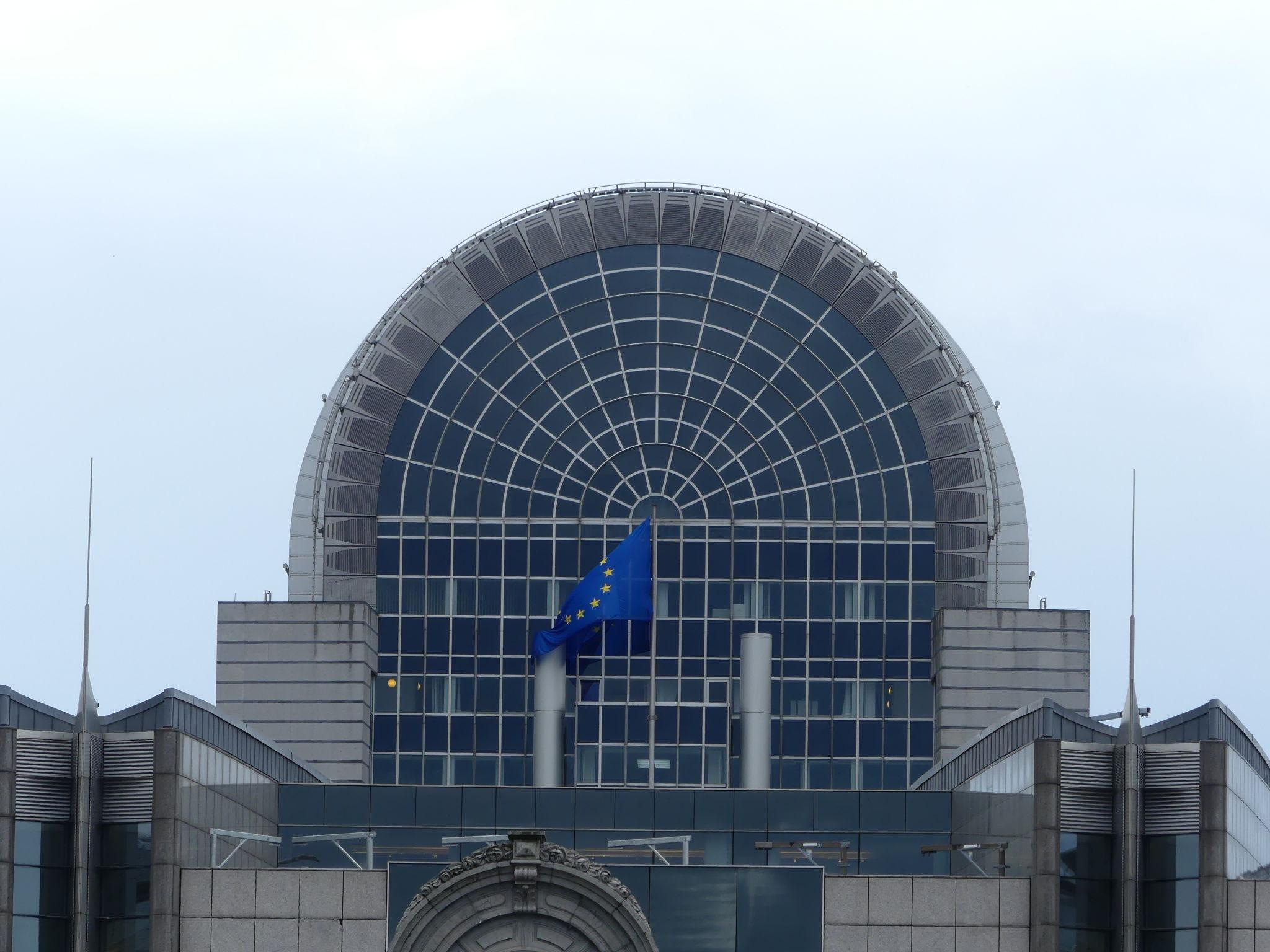 Contactless payment terminal highlighting financial inclusion Europe efforts in 2026