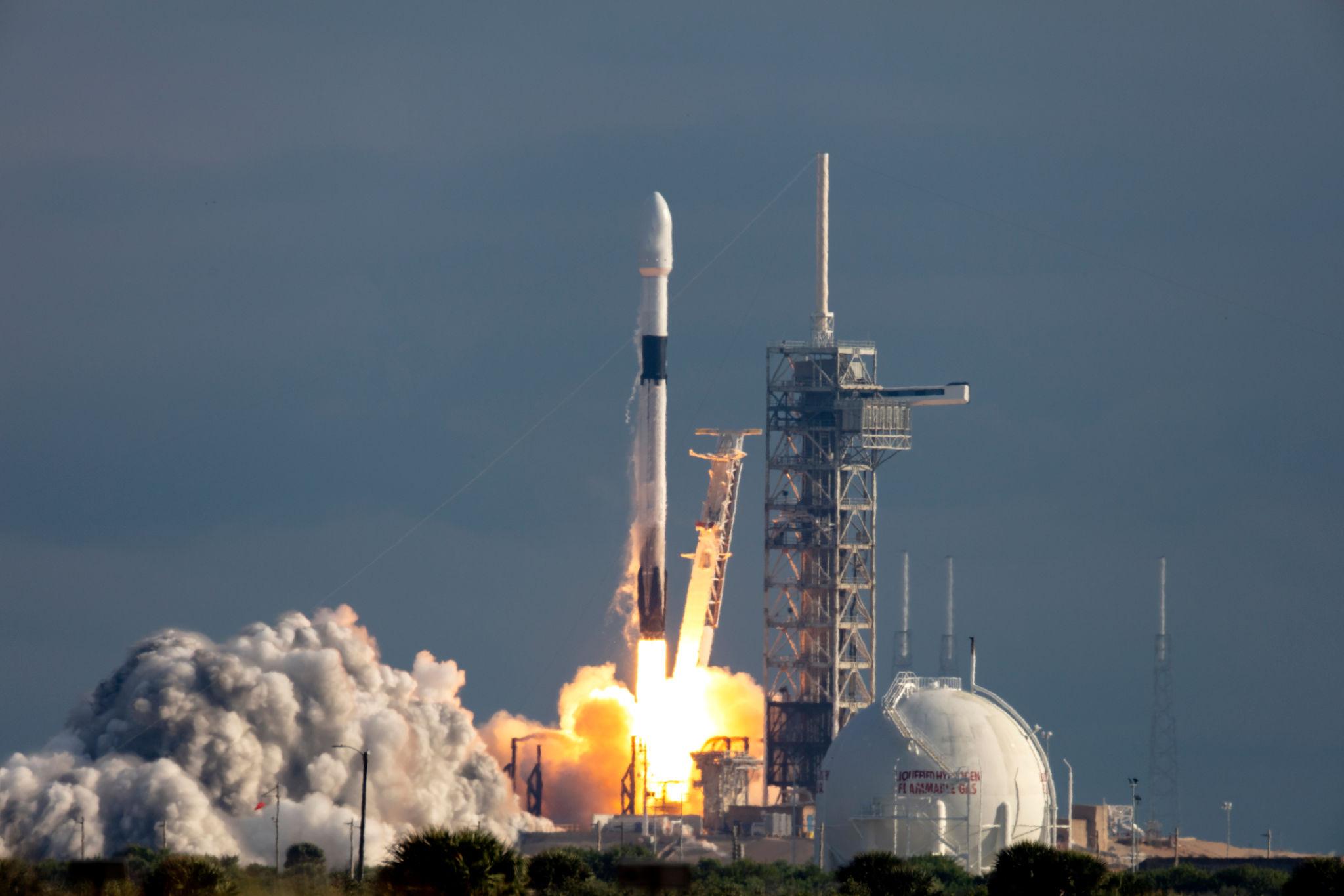 SpaceX Revenue Growth Drives $85M Pay for President Gwynne Shotwell 4 SpaceX revenue growth driven by Starlink satellite network expansion