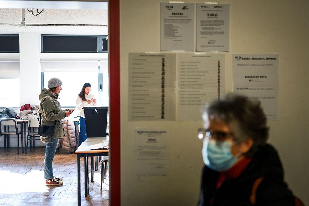 Portugal presidential runoff in Lisbon 2026 signals decisive vote 3 Officials count ballots after Portugal presidential runoff voting