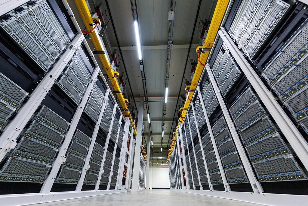 Cloud Demand Surges as Capgemini Delivers Steady Growth Brussels 2026 4 cloud services growth powering global server networks and cloud computing platforms