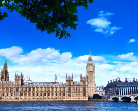 London financial markets reacting to UK political crisis and inflation concerns