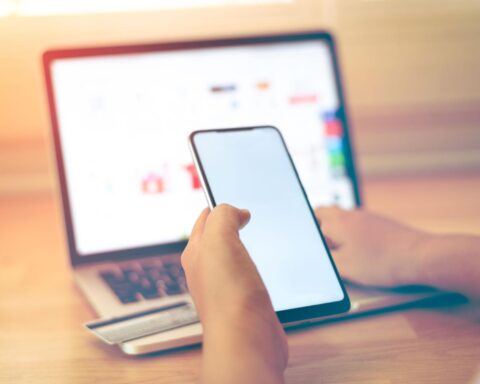 India smartphone recovery outlook with customers buying smartphones in Indian retail store