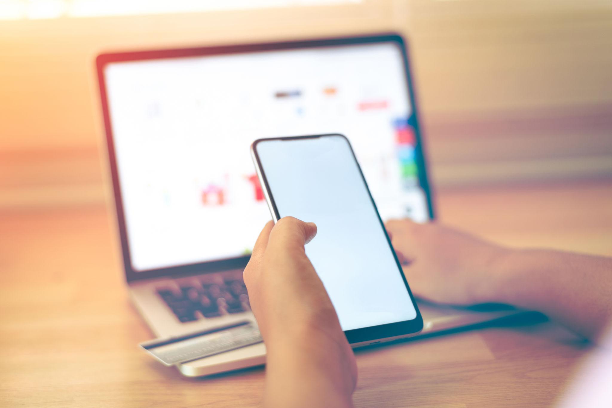 India smartphone recovery outlook with customers buying smartphones in Indian retail store