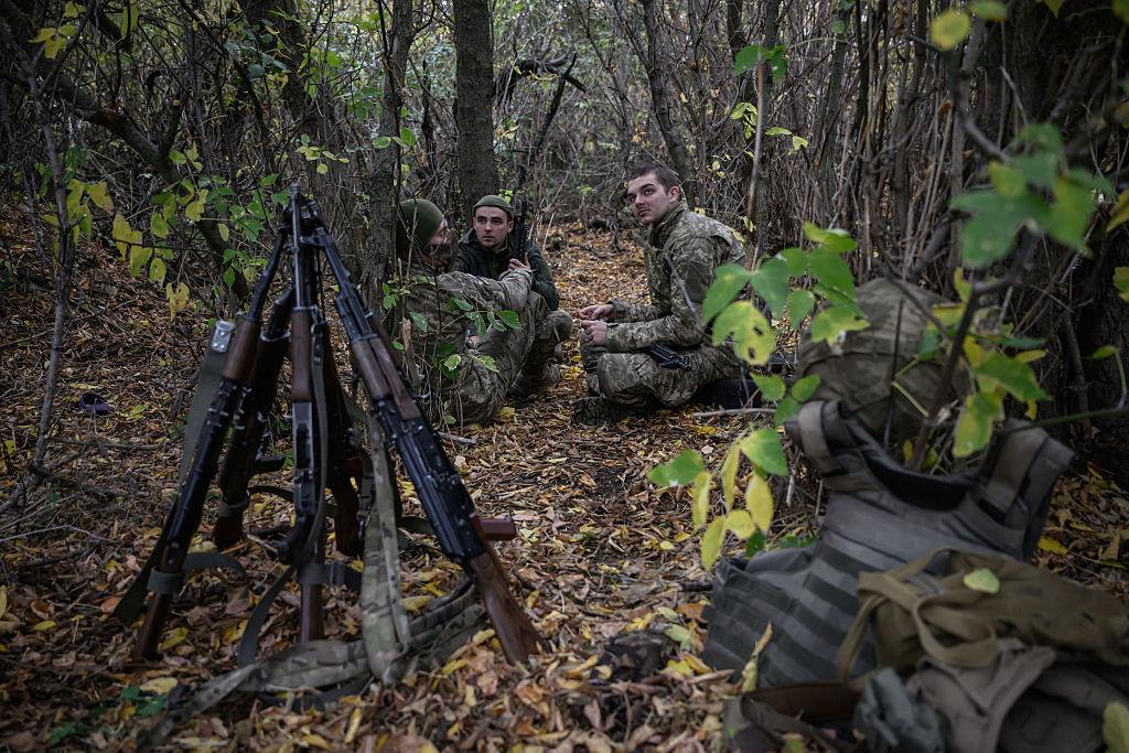 Zelenskyy Warns Global Conflicts Could Threaten Ukraine Support 2026 2 Ukrainian soldiers defending positions under evolving Ukraine geopolitical strategy