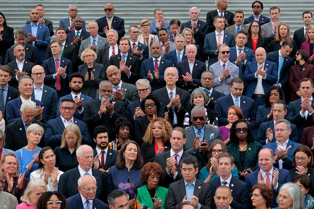 US House Faces Government Shutdown Vote in Washington 1 Budget deadline pressures Congress before government shutdown vote