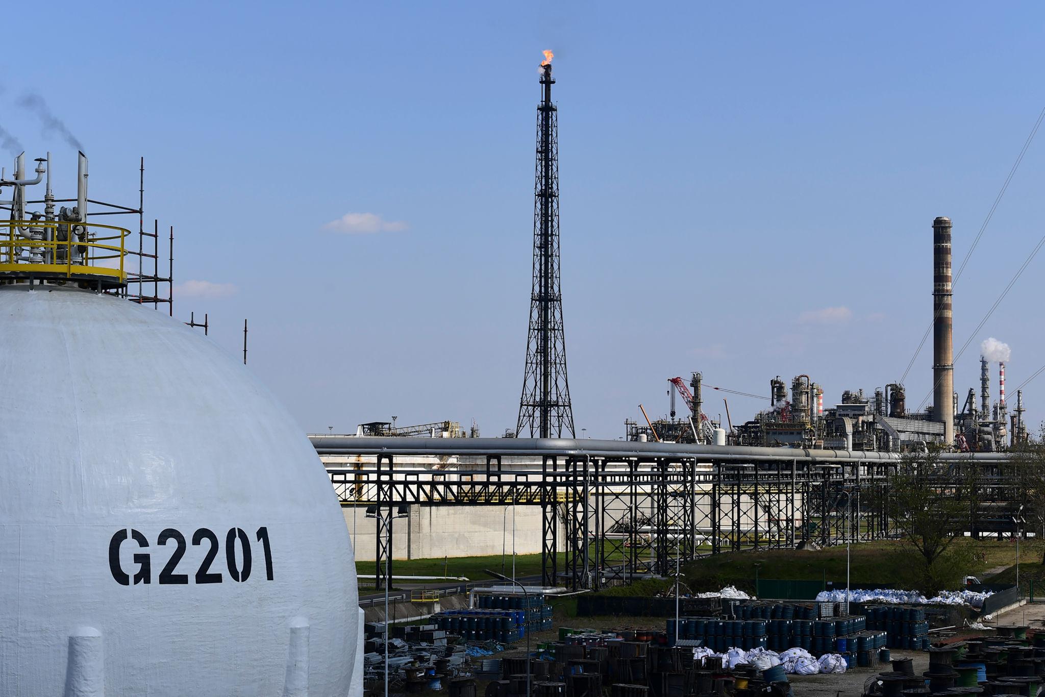 Large crude oil storage facility in Italy contributing to global oil supply stabilization