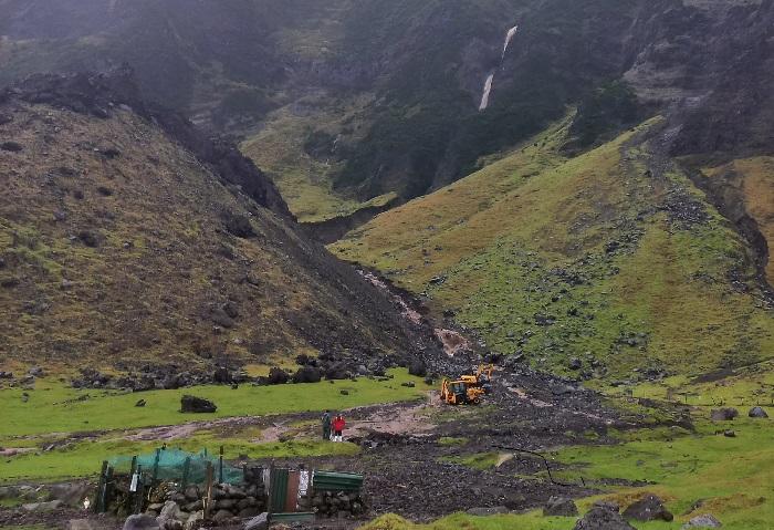 UK Emergency Response Deploys British Paratroopers to Tristan da Cunha Amid Remote Virus Fears South Atlantic 2026 2 UK emergency response aircraft approaching Tristan da Cunha during 2026 medical operation