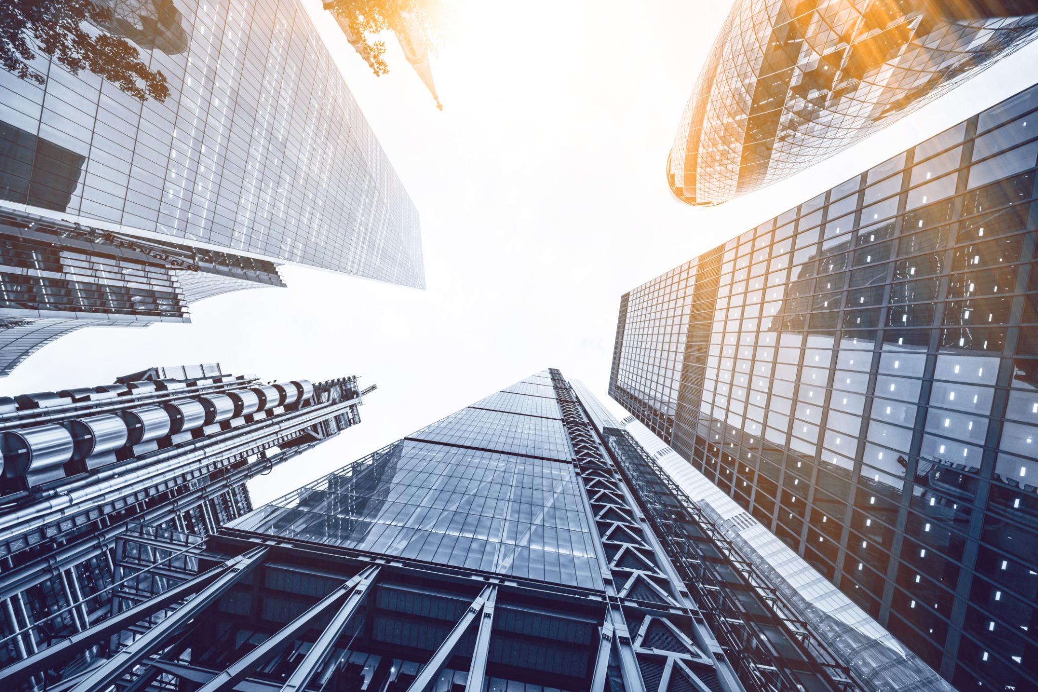 UK Shares Decline as Utilities and Miners Weigh on London Market 1 UK shares decline shown on stock market trading screen in London