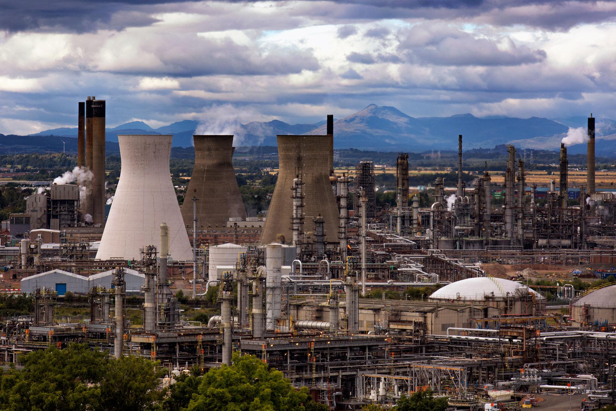 London Stock Market Edges Up on Global Demand 2026 1 London stock market activity at London Stock Exchange building in 2026