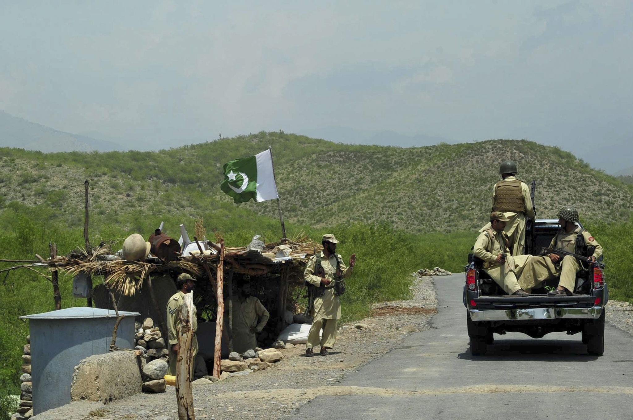 Pakistan Afghanistan border tension military checkpoint in mountainous region