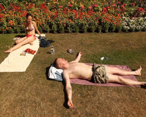 UK heatwave 2026 brings extreme temperatures across London skyline